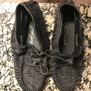 Women’s free people size 9.5 black moccasins
